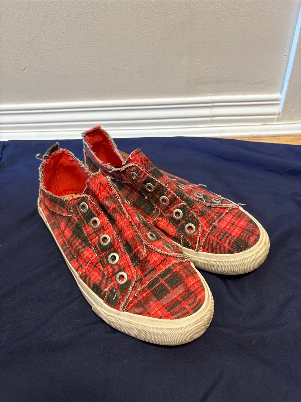 Blowfish Womens Red Plaid Slip-On Canvas Sneakers - no insoles